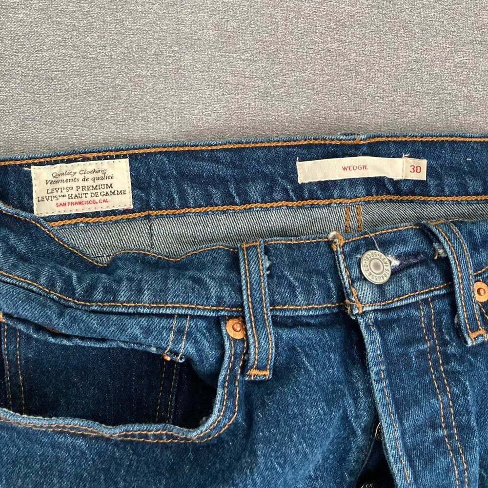 Levi's Wedgie Icon Premium denim jeans, size 30, medium blue